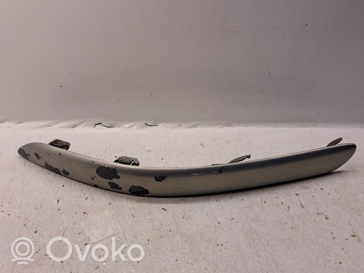 Toyota Avensis T250 Modanatura separatore del paraurti anteriore 5271305030