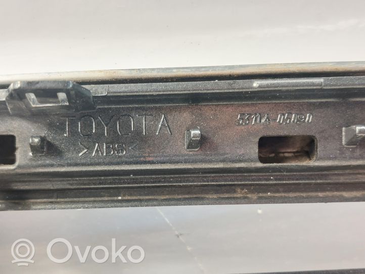 Toyota Avensis T250 Griglia superiore del radiatore paraurti anteriore 5311405090