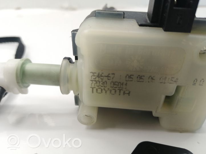 Toyota Avensis T250 Motorino del tappo del serbatoio del carburante 