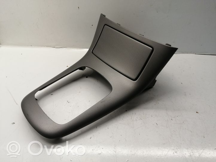 Toyota Avensis T250 Rivestimento in plastica cornice della leva del cambio 