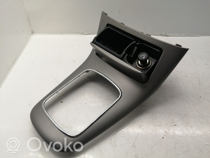 Toyota Avensis T250 Rivestimento in plastica cornice della leva del cambio 