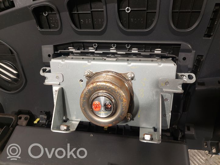 Toyota Corolla Verso AR10 Deska rozdzielcza 553020F010