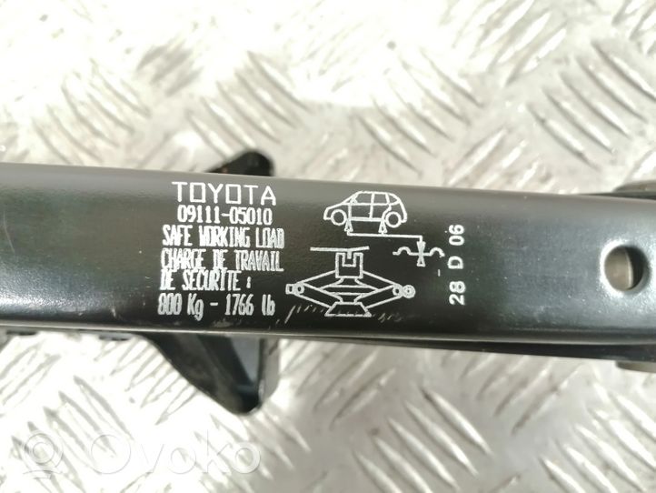 Toyota Corolla Verso AR10 Cric di sollevamento 