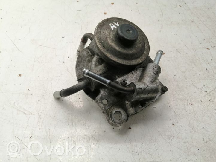 Toyota Avensis T250 Staffa/supporto di montaggio del filtro carburante 