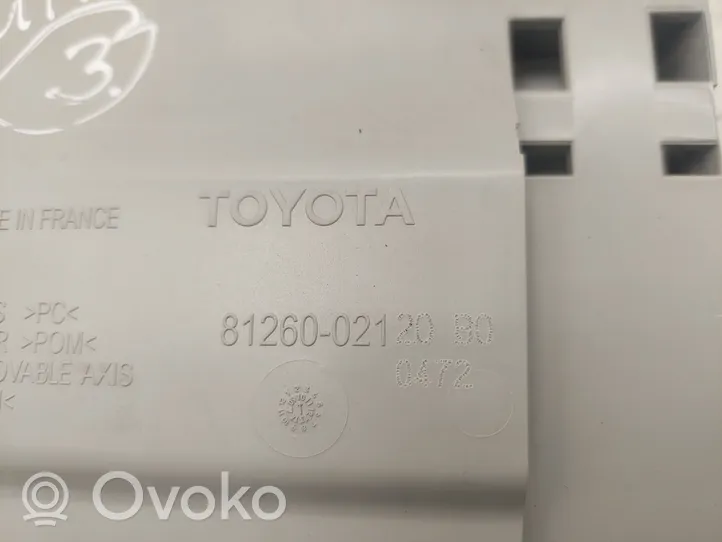 Toyota Auris 150 Etuistuimen valo 81260021