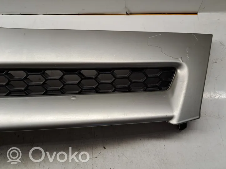 Toyota Corolla Verso AR10 Grille calandre supérieure de pare-chocs avant 