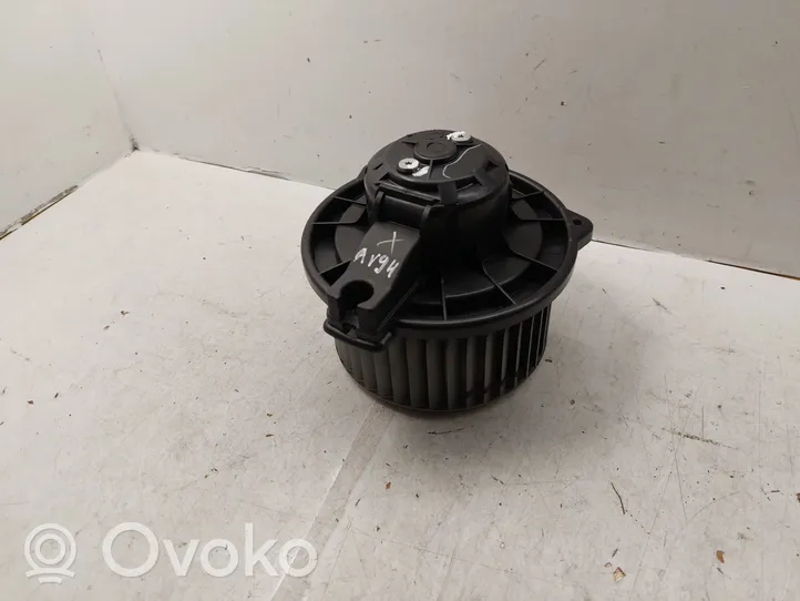 Toyota Avensis T250 Pečiuko ventiliatorius/ putikas 