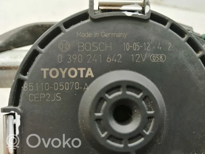 Toyota Avensis T270 Motor y varillaje del limpiaparabrisas delantero 