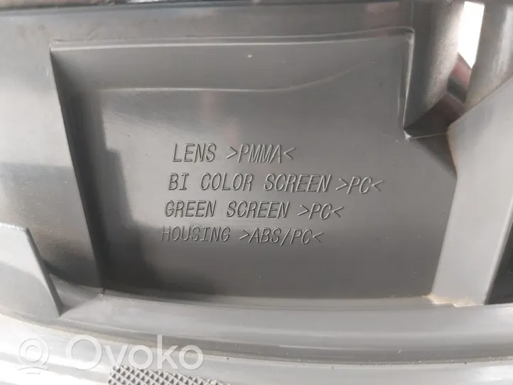 Toyota Avensis T270 Luci posteriori del portellone del bagagliaio 