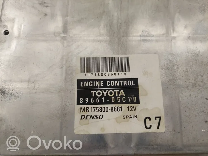 Toyota Avensis T250 Variklio valdymo blokas MB1758008681