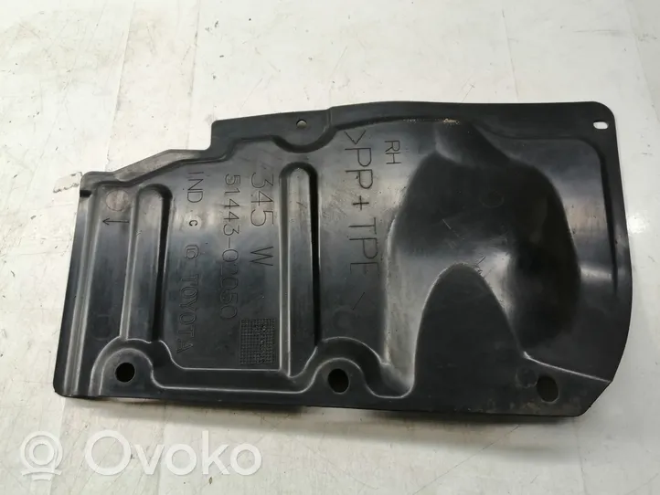 Toyota Avensis T270 Engine splash shield/under tray 