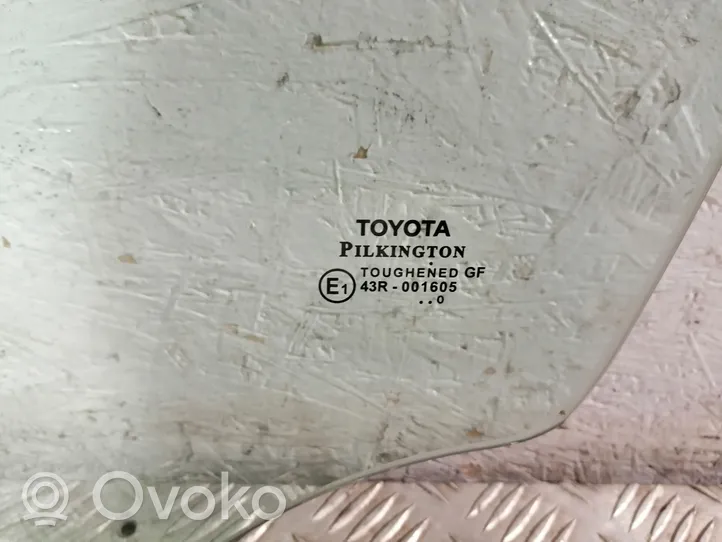 Toyota Avensis T270 Etuoven ikkunalasi, neliovinen malli 