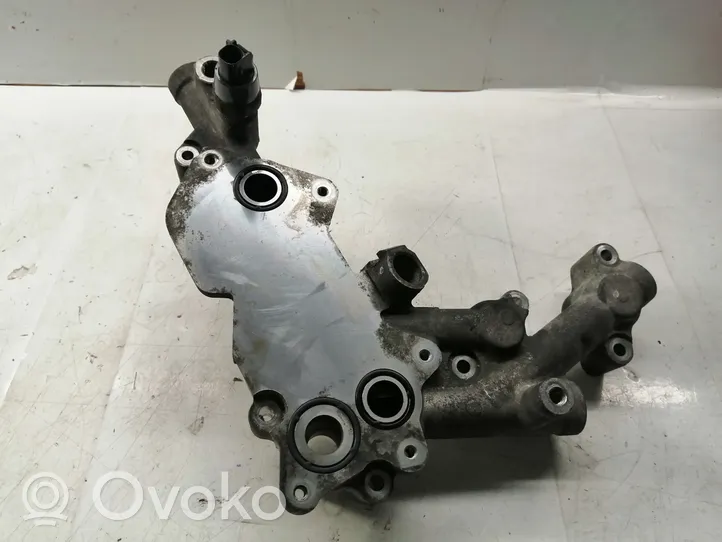 Toyota Corolla Verso AR10 Supporto di montaggio del filtro dell’olio 