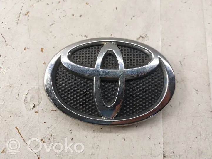 Toyota Corolla Verso AR10 Emblemat / Znaczek 