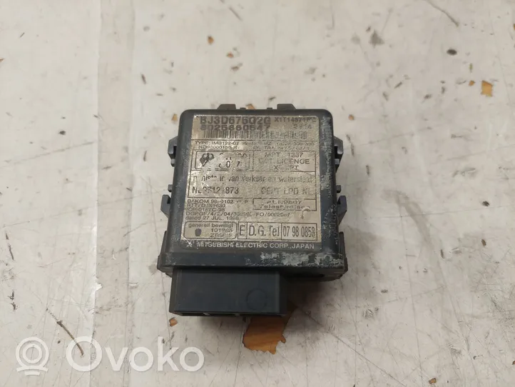 Mazda 323 F Komputer / Sterownik ECU i komplet kluczy RF4D18881