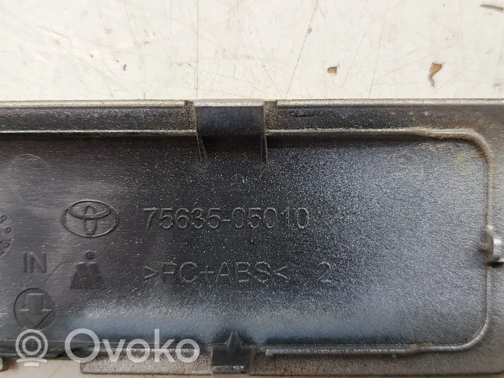 Toyota Avensis T270 Cache barre de toit 