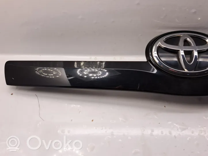 Toyota Verso Takaluukun rekisterikilven valon palkki 