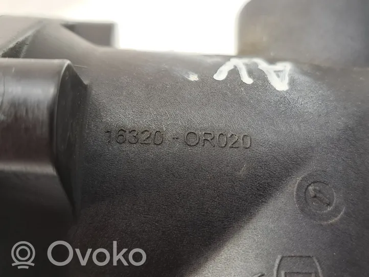 Toyota Avensis T270 Obudowa termostatu 
