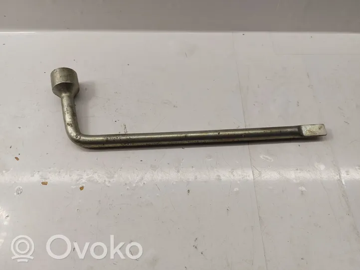 Toyota Corolla Verso AR10 Wheel nut wrench 