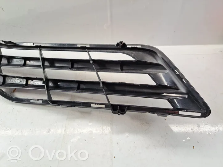 Toyota Verso Grille calandre supérieure de pare-chocs avant 