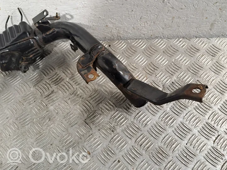 Toyota Avensis T250 Support, tuyau de refroidissement intermédiaire 