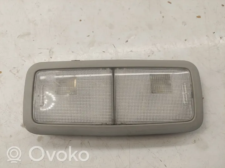 Toyota Avensis T270 Lampka podsufitki tylna 8125005030