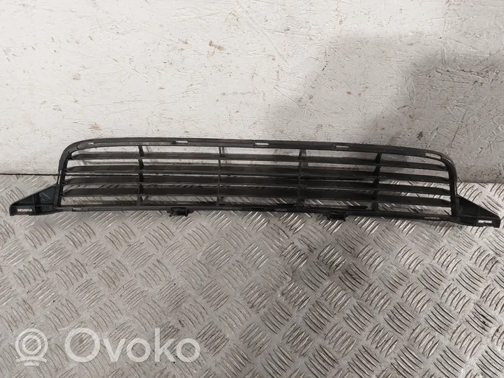 Toyota Avensis T270 Grille inférieure de pare-chocs avant 