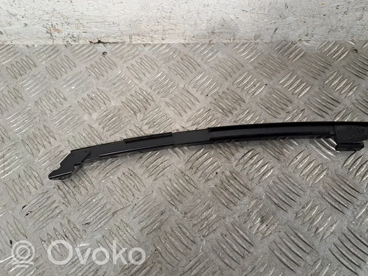 Toyota Avensis T270 Rear door windshield rail 