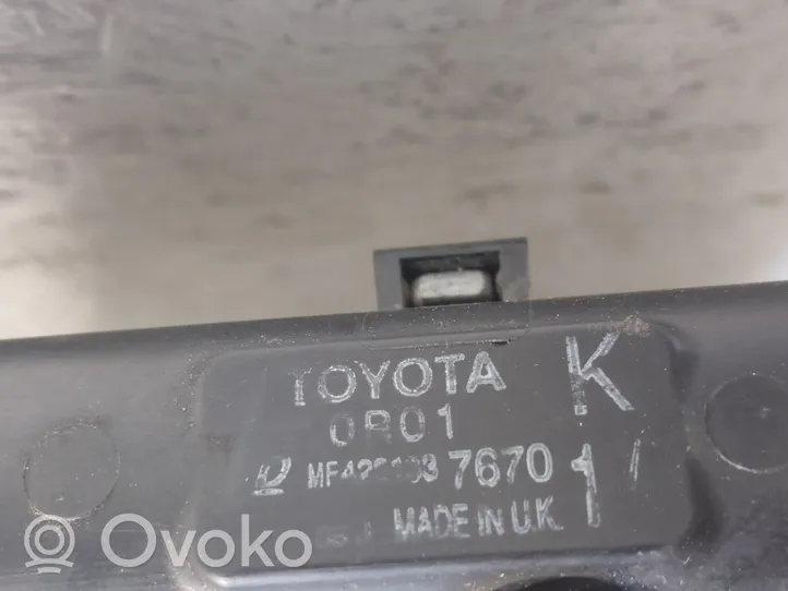 Toyota Corolla Verso AR10 Chłodnica 