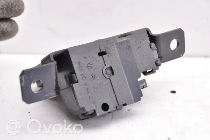 BMW 1 F20 F21 Замок задней крышки 7248075