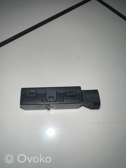 Skoda Fabia Mk3 (NJ) USB-pistokeliitin 5Q0035726M