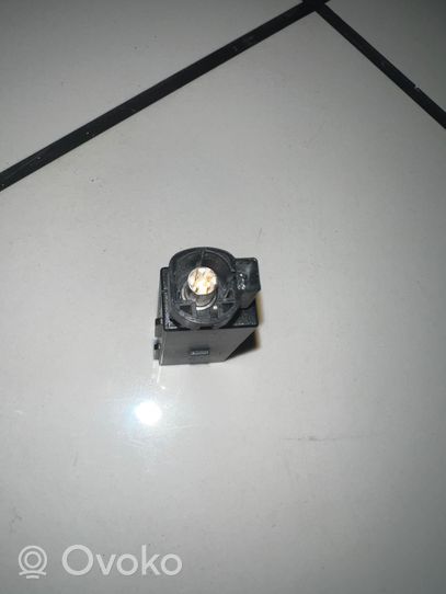 Skoda Fabia Mk3 (NJ) USB-pistokeliitin 5Q0035726M