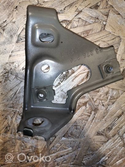 Opel Astra J Supporto di montaggio del parafango 13276370