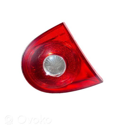 Volkswagen Golf V Lampy tylnej klapy bagażnika 1K6945093F