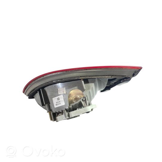 Mercedes-Benz E W211 Lampy tylnej klapy bagażnika A2118201364