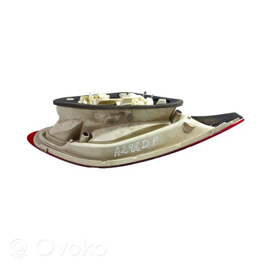 Opel Astra J Lampy tylnej klapy bagażnika 216402