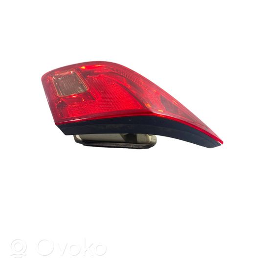 Opel Astra J Luci posteriori del portellone del bagagliaio 216402