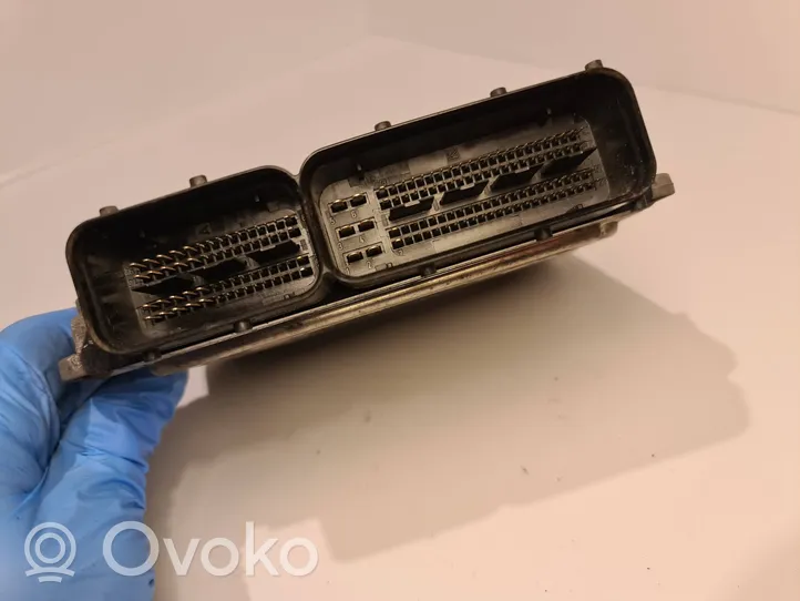 Opel Vectra C Dzinēja vadības bloks 0281012868