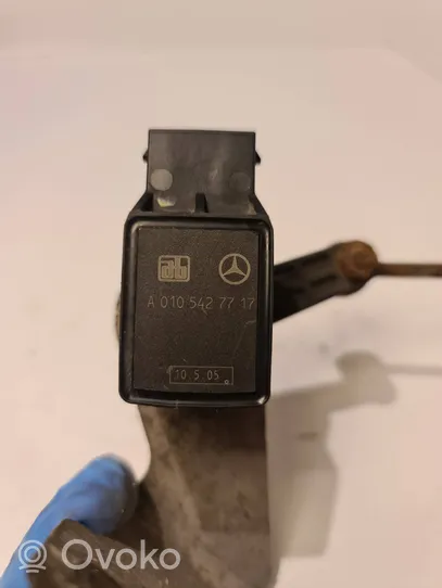 Mercedes-Benz E W211 Sensore di livello faro/fanale A0105427717