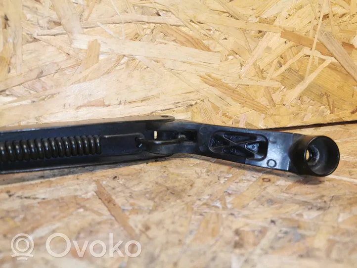 Toyota Avensis T250 Front wiper blade arm 6598