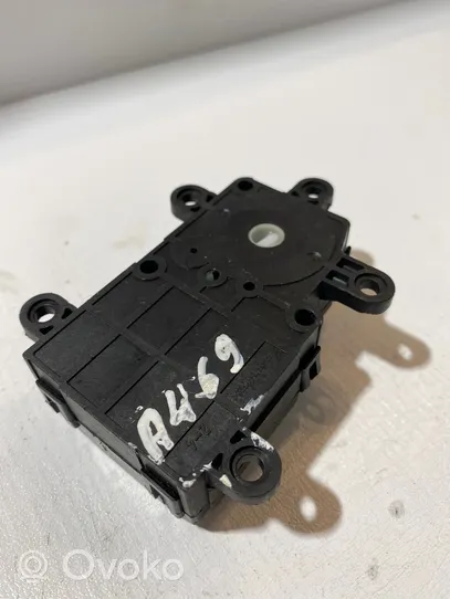 Chevrolet Captiva Moteur / actionneur de volet de climatisation 830971