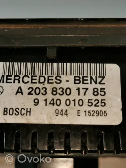 Mercedes-Benz C W203 Oro kondicionieriaus/ klimato/ pečiuko valdymo blokas (salone) A2038301785