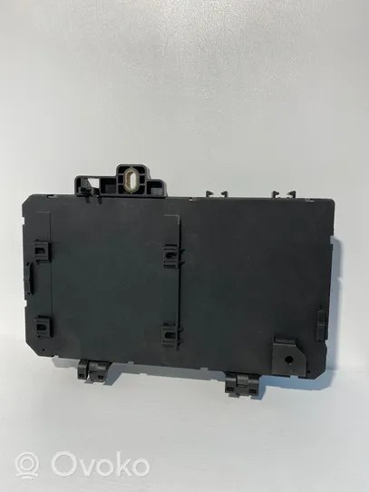 Opel Astra H Module de fusibles 13222173