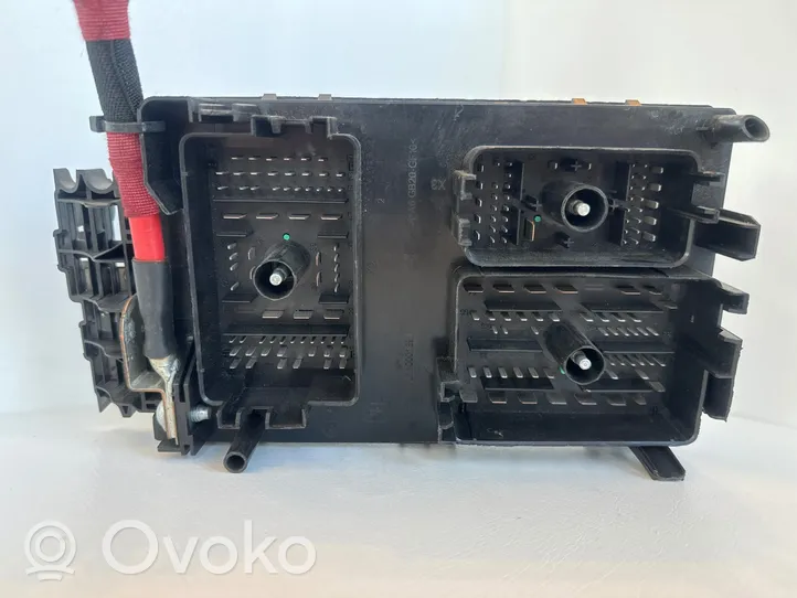 Opel Astra J Module de fusibles 13368640