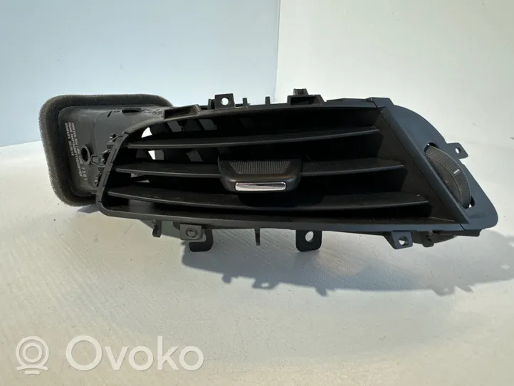 Opel Zafira C Griglia di ventilazione centrale cruscotto 13427381