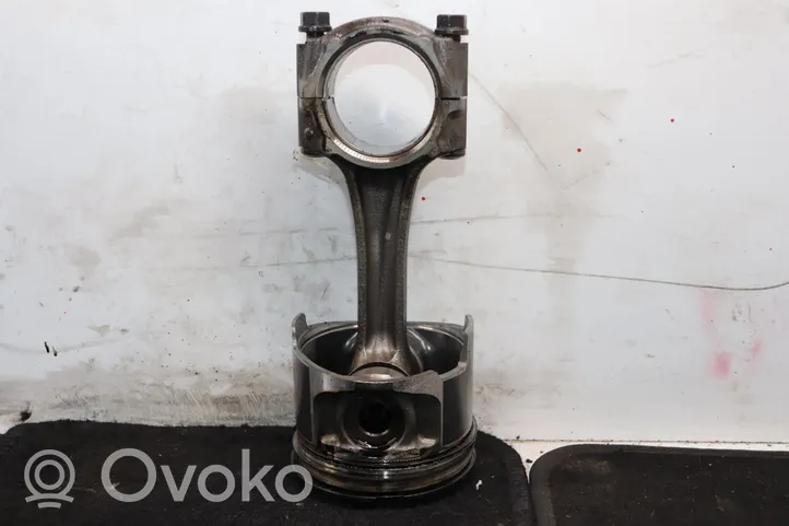 Mitsubishi Montero Piston avec bielle 1110B327