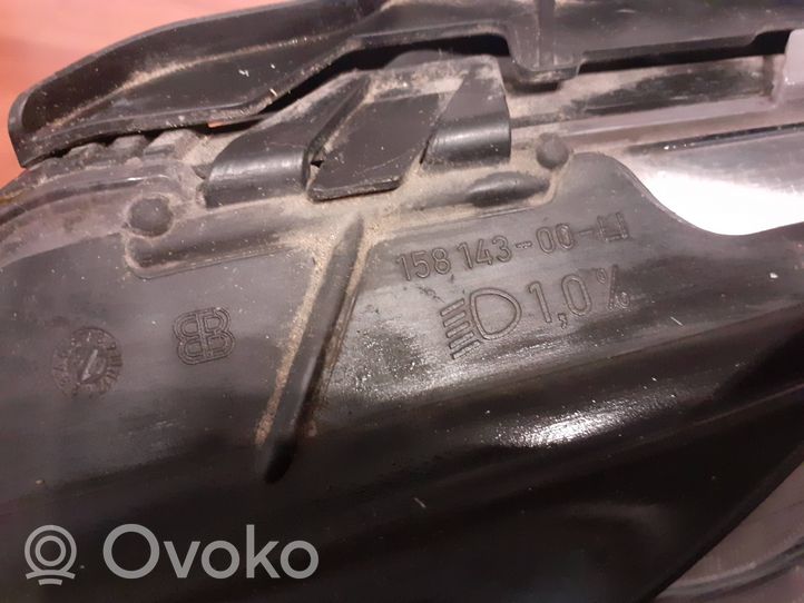 Audi A8 S8 D3 4E Lampa przednia 15812500