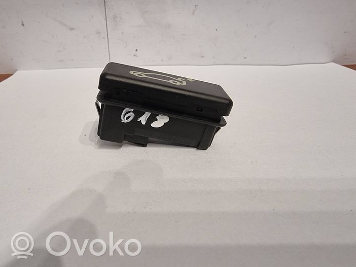 BMW X6 E71 Tailgate/boot open switch button 8375580