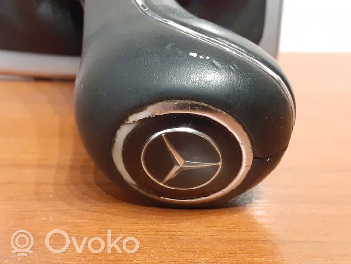 Mercedes-Benz E A207 Pavarų perjungimo svirties apdaila (oda, bumbulas) A2122670588