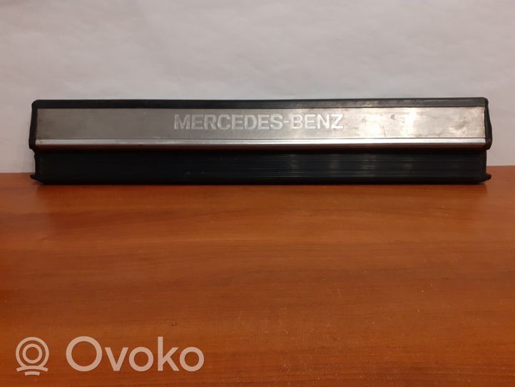 Mercedes-Benz S W140 Listwa boczna 1406800535